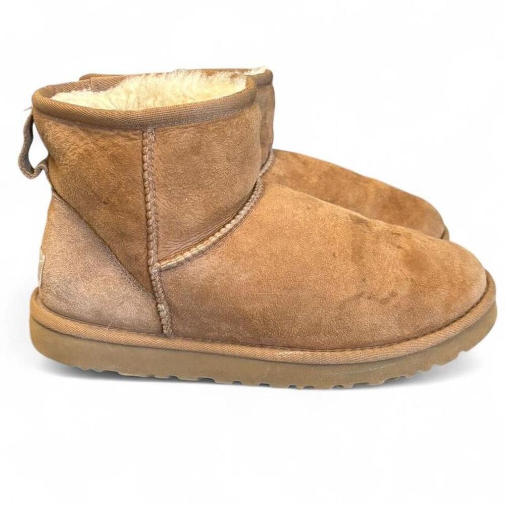 Womens Ugg Classic Mini Boots SZ 8